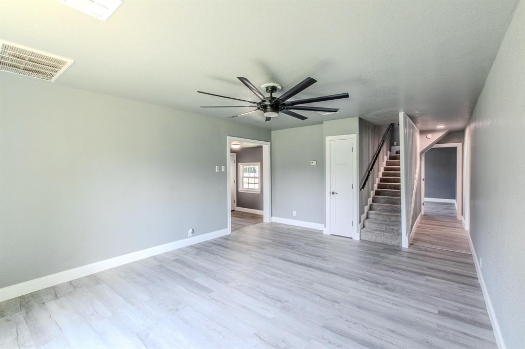 768 Elmwood Drive Property Photo 6