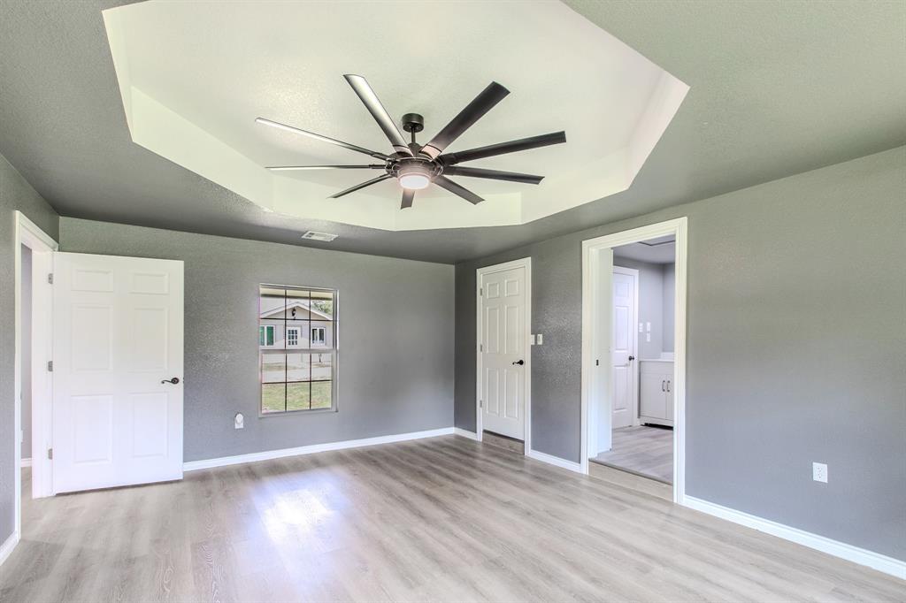 768 Elmwood Drive Property Photo 7