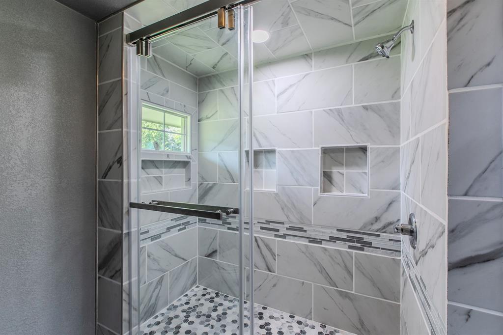 768 Elmwood Drive Property Photo 9