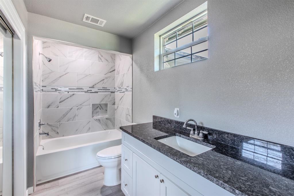 768 Elmwood Drive Property Photo 12