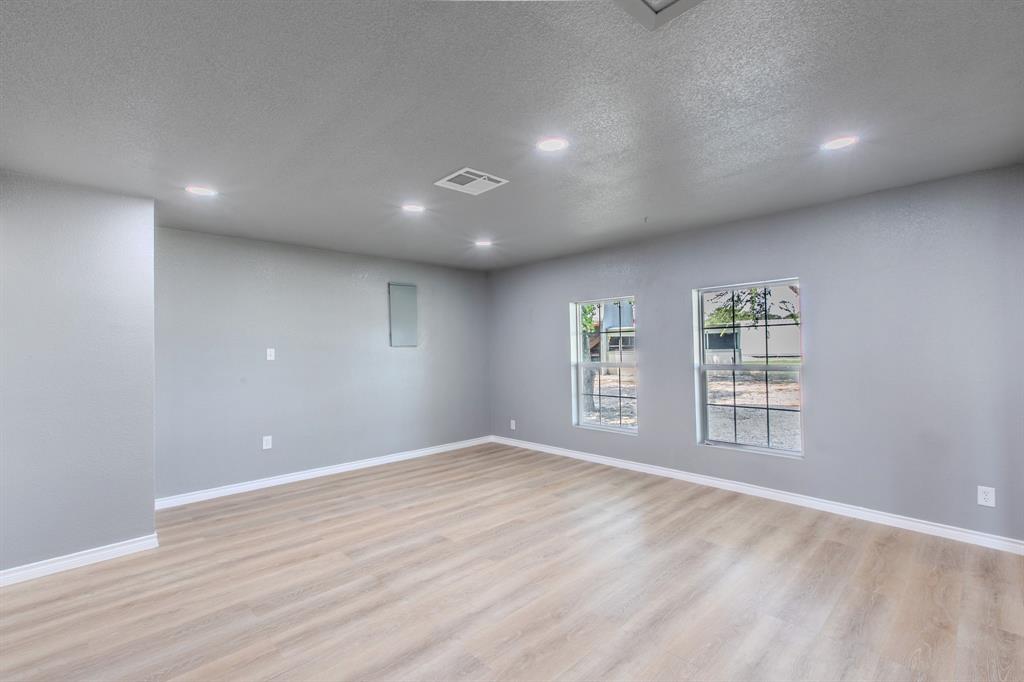 768 Elmwood Drive Property Photo 13