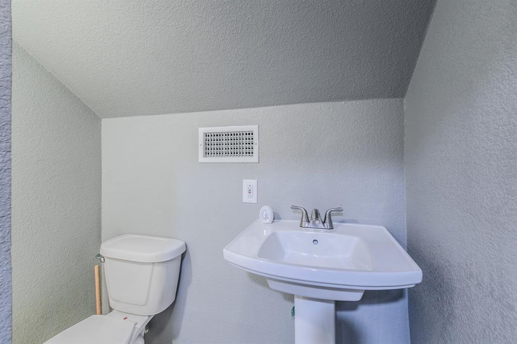 768 Elmwood Drive Property Photo 16