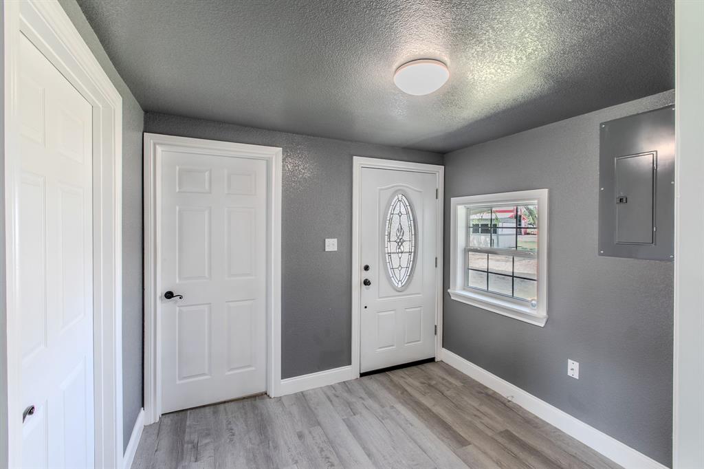 768 Elmwood Drive Property Photo 17