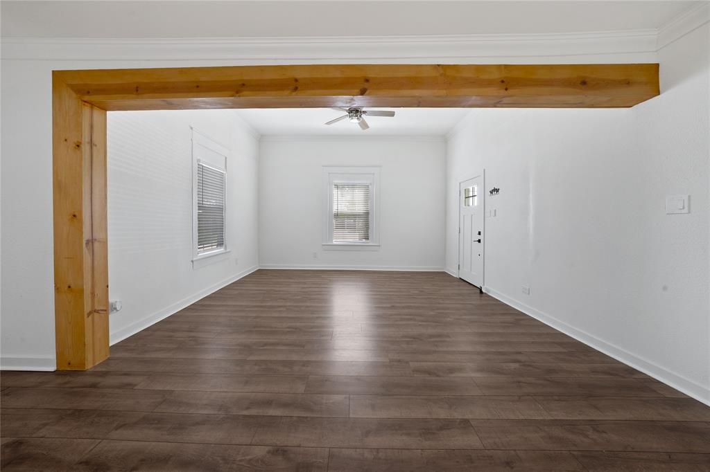 1011 S Armstrong Avenue Property Photo 8