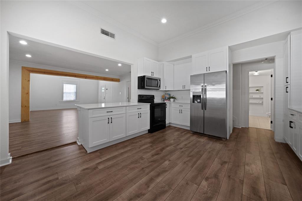 1011 S Armstrong Avenue Property Photo 11