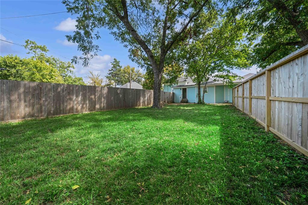 1011 S Armstrong Avenue Property Photo 23
