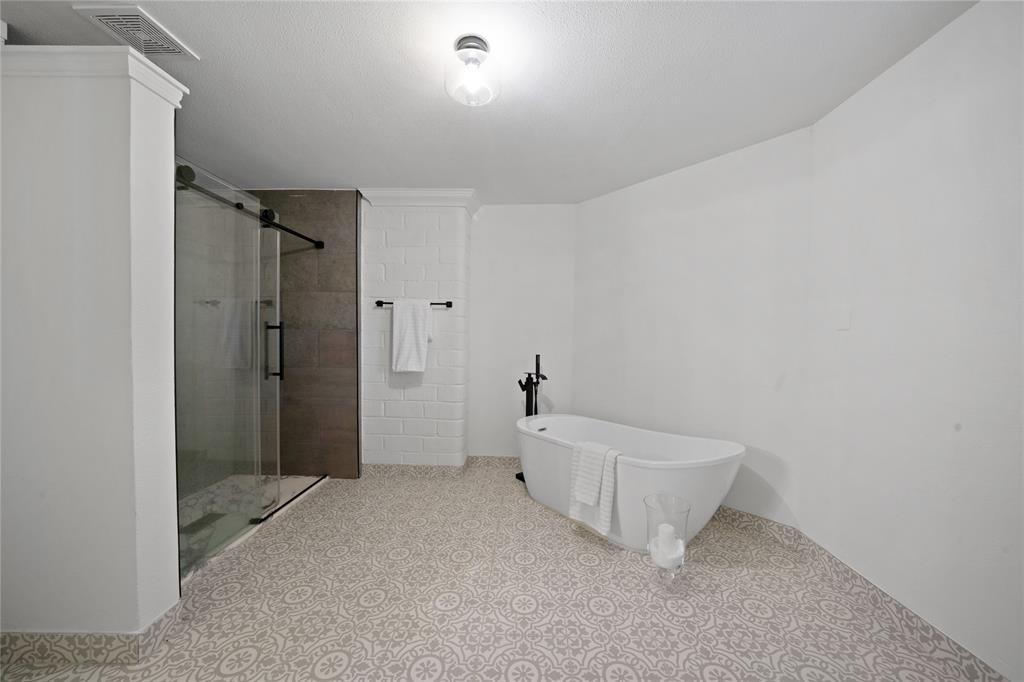 1011 S Armstrong Avenue Property Photo 37