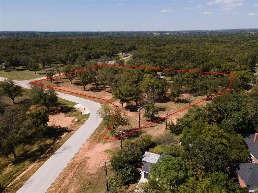 906 E Landings Drive Property Photo 8