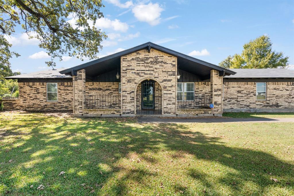 11039 State Highway 171 Property Photo 1