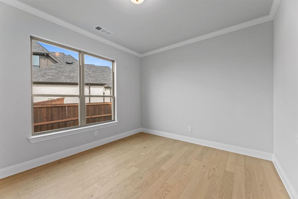 2307 Laurel Drive Property Photo 4