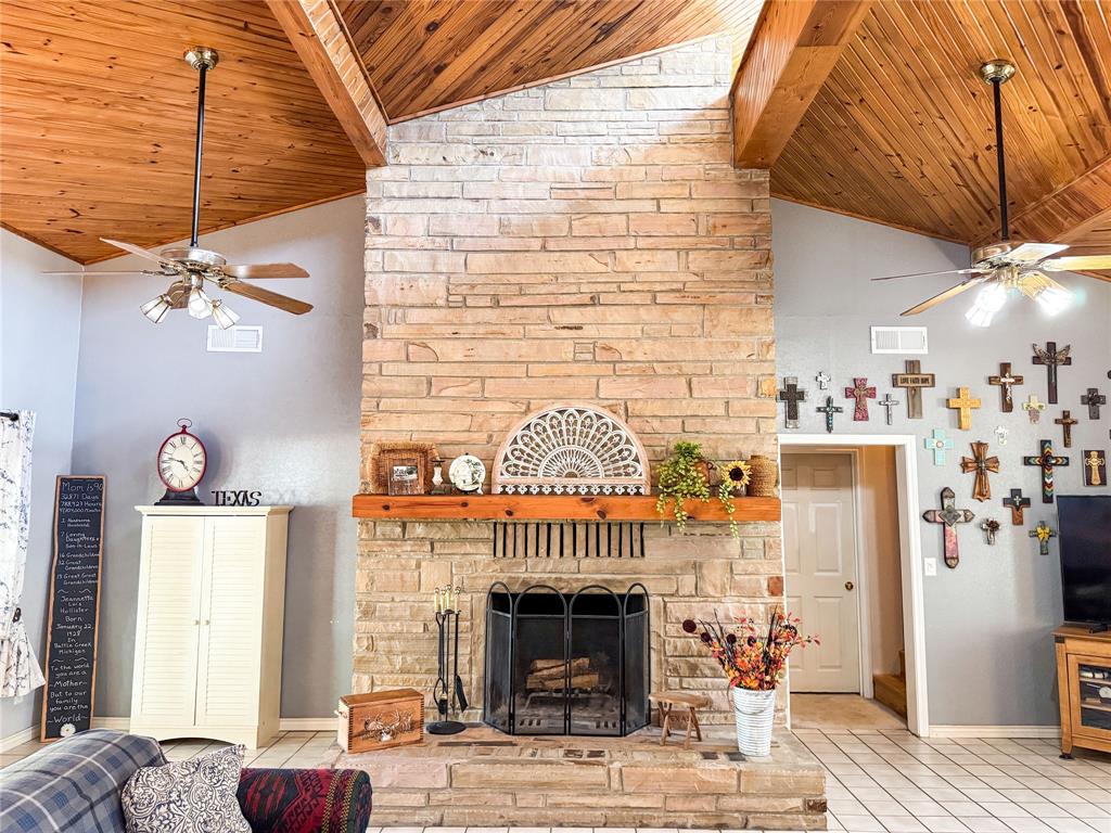 801 Highway 2214 Property Photo 7
