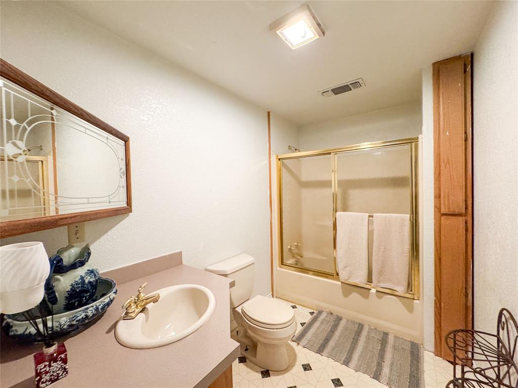 801 Highway 2214 Property Photo 12