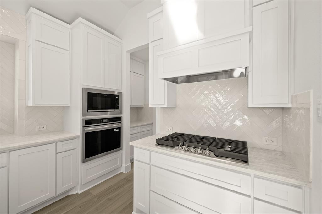 402 Crestview Drive Property Photo 12