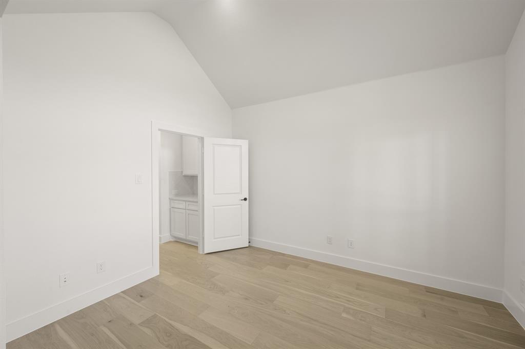 402 Crestview Drive Property Photo 16