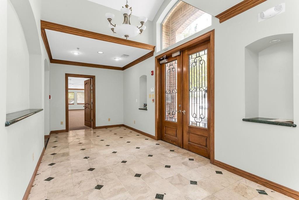 5212 Village Creek Dr Drive B Property Photo 3