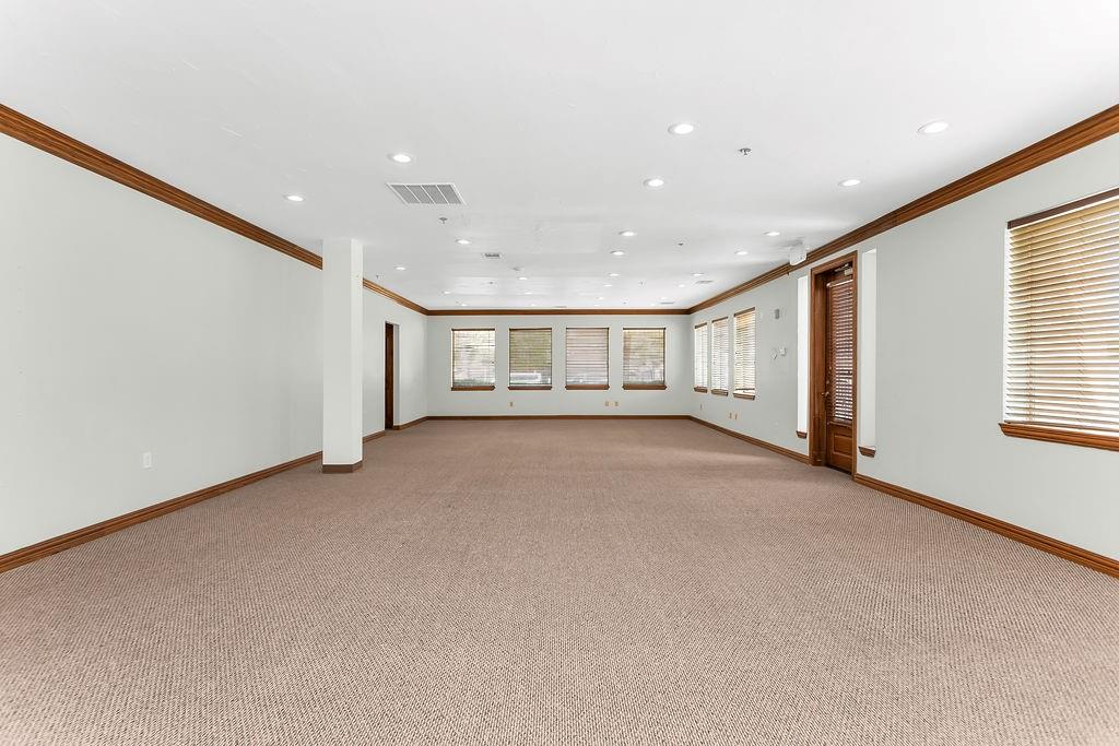 5212 Village Creek Dr Drive B Property Photo 5