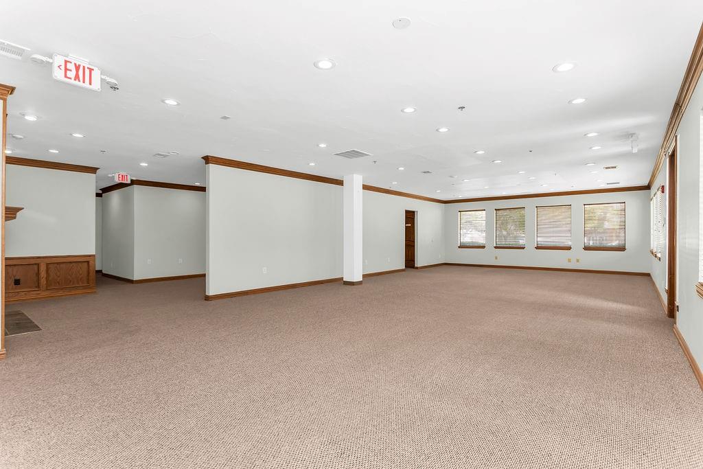 5212 Village Creek Dr Drive B Property Photo 6