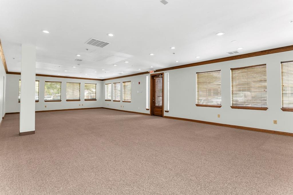 5212 Village Creek Dr Drive B Property Photo 7