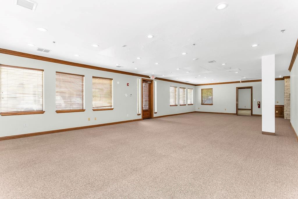 5212 Village Creek Dr Drive B Property Photo 8
