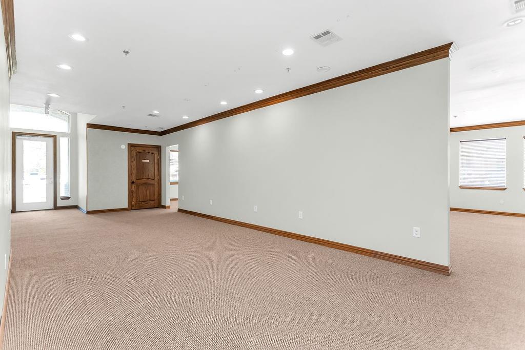 5212 Village Creek Dr Drive B Property Photo 11