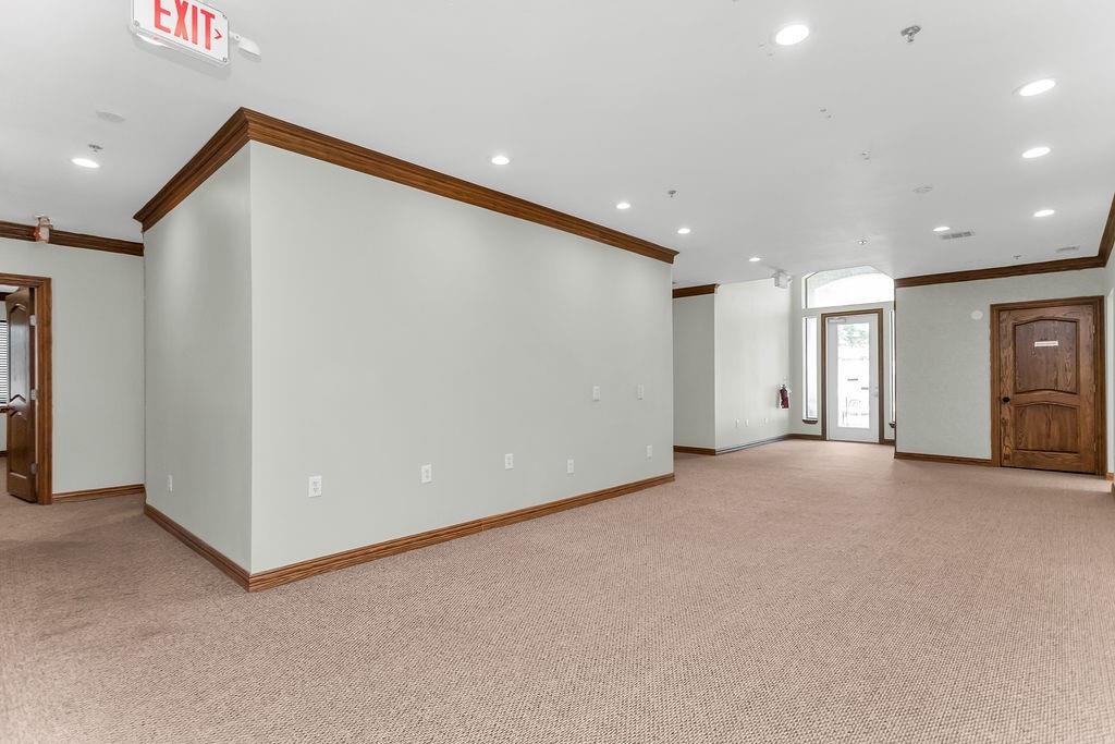 5212 Village Creek Dr Drive B Property Photo 12