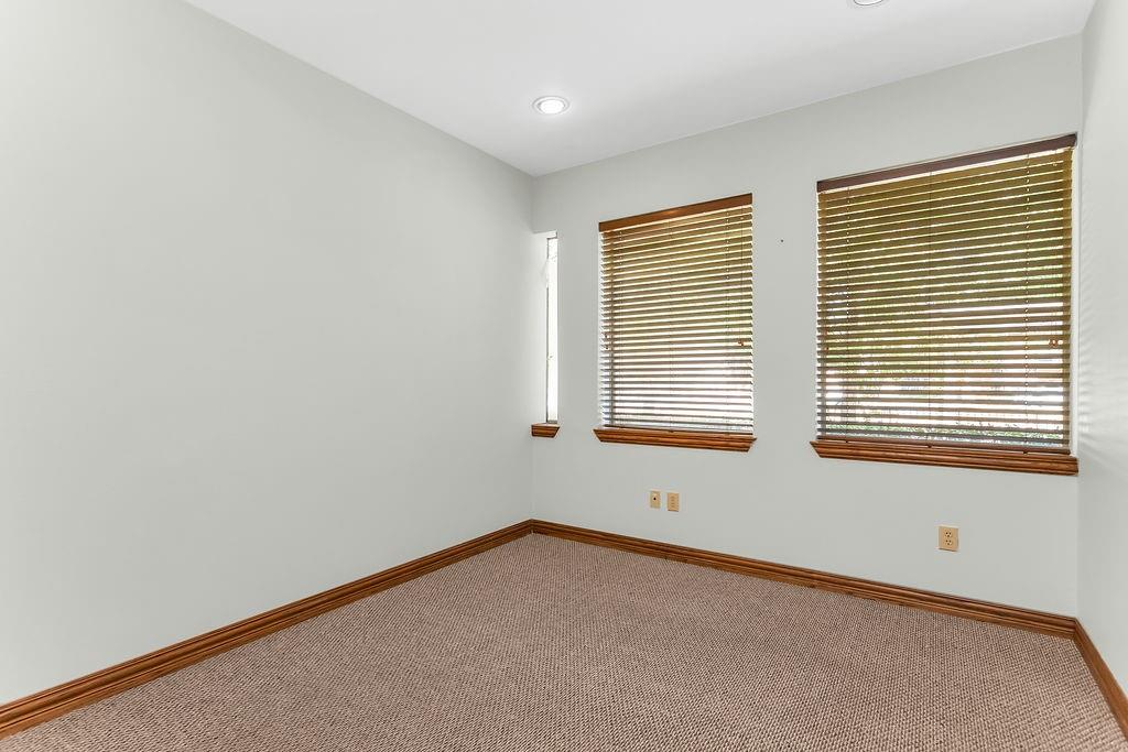 5212 Village Creek Dr Drive B Property Photo 15