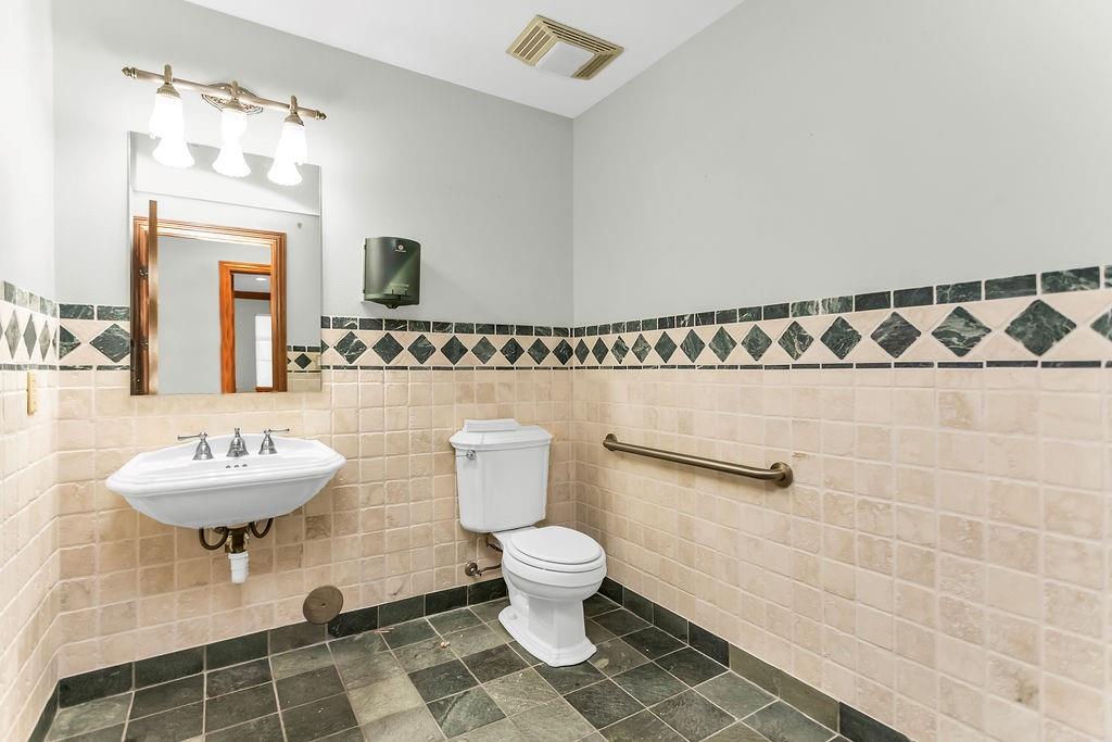 5212 Village Creek Dr Drive B Property Photo 16