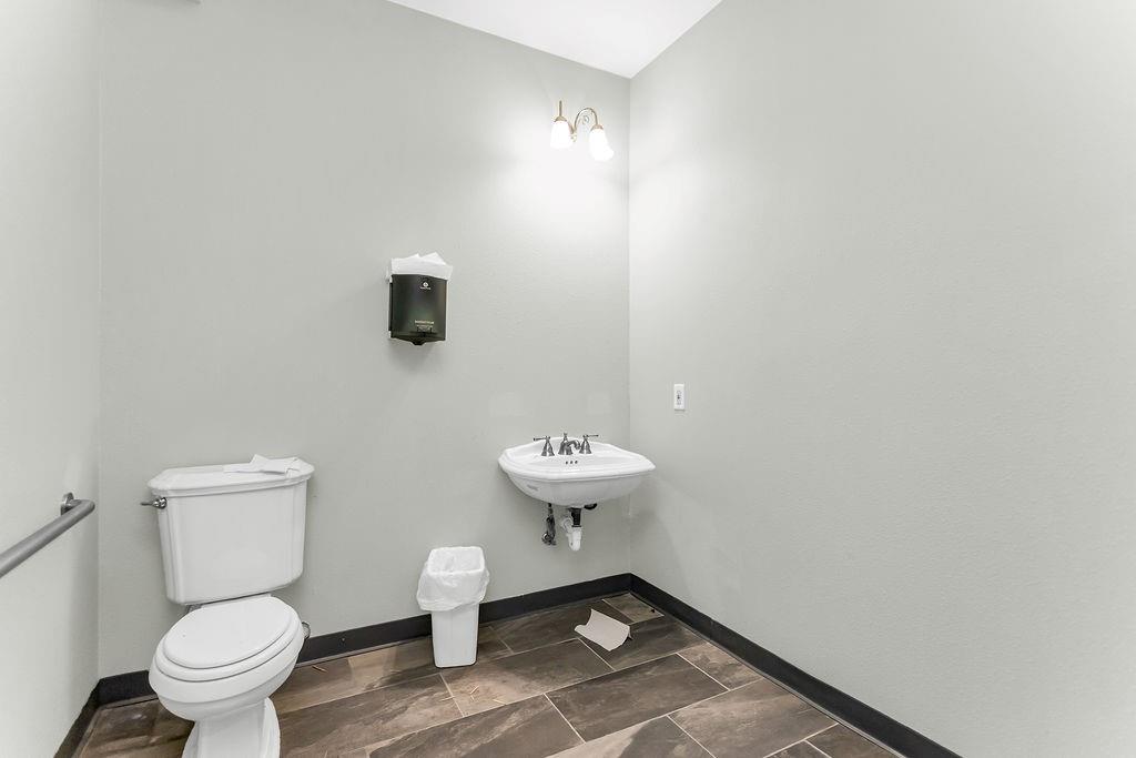 5212 Village Creek Dr Drive B Property Photo 18