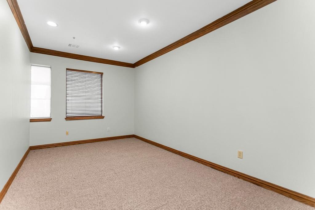5212 Village Creek Dr Drive B Property Photo 19