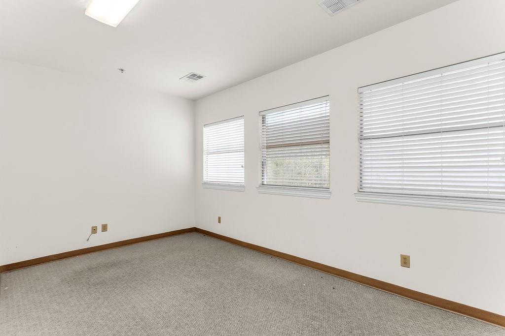 5212 Village Creek Dr Drive B Property Photo 24