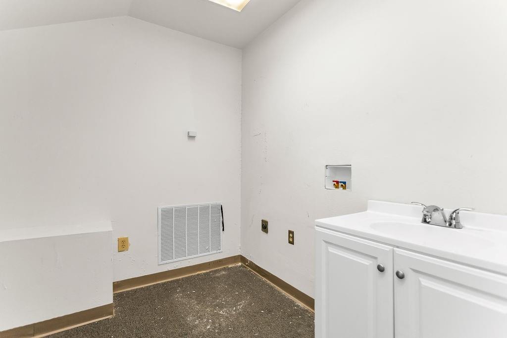 5212 Village Creek Dr Drive B Property Photo 32