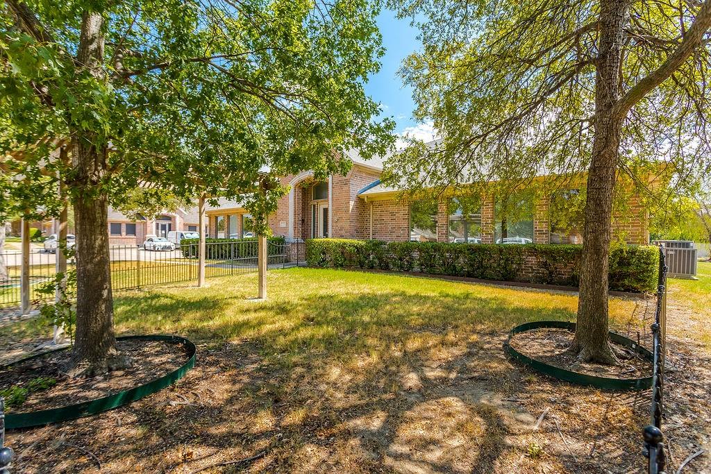 5212 Village Creek Dr Drive B Property Photo 33