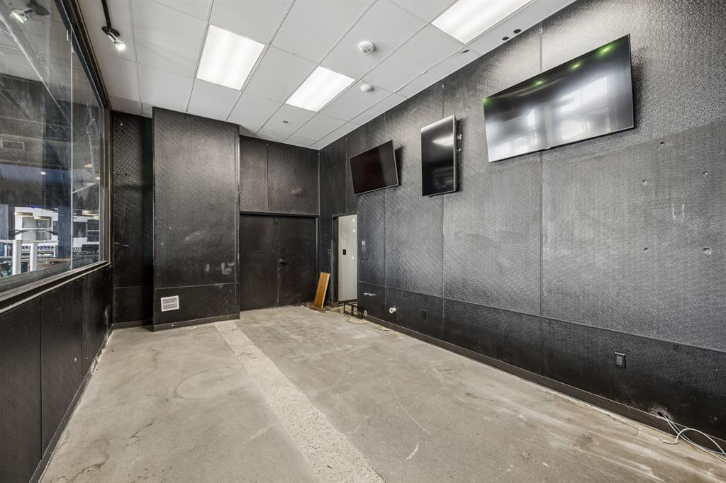 400 S Oak Street 100 Property Photo 15