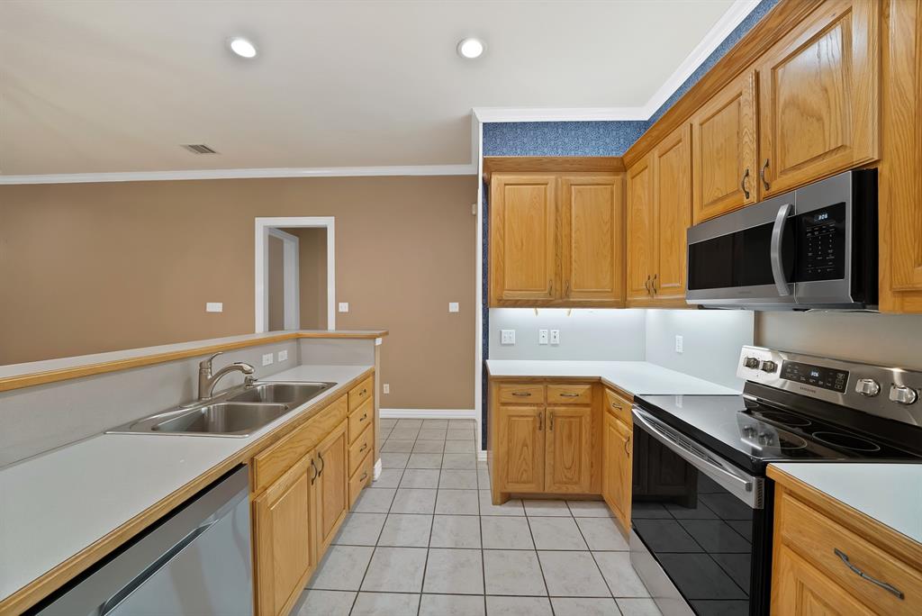1220 Woodland Park Drive Property Photo 8
