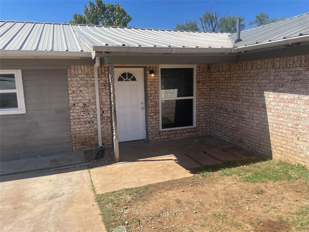 306 S Old Caddo Avenue Property Photo 6