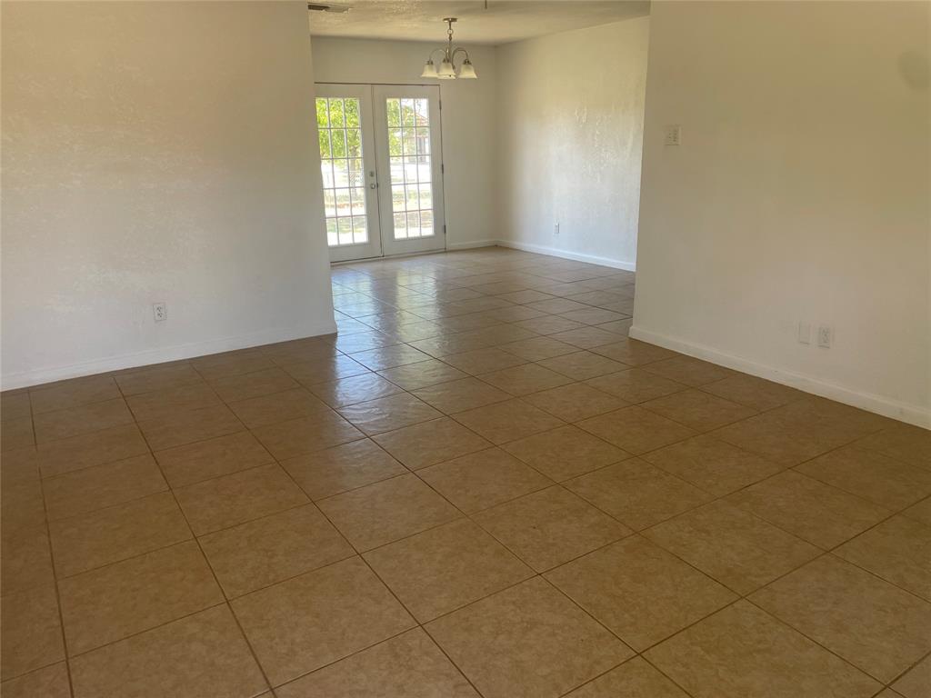 306 S Old Caddo Avenue Property Photo 7