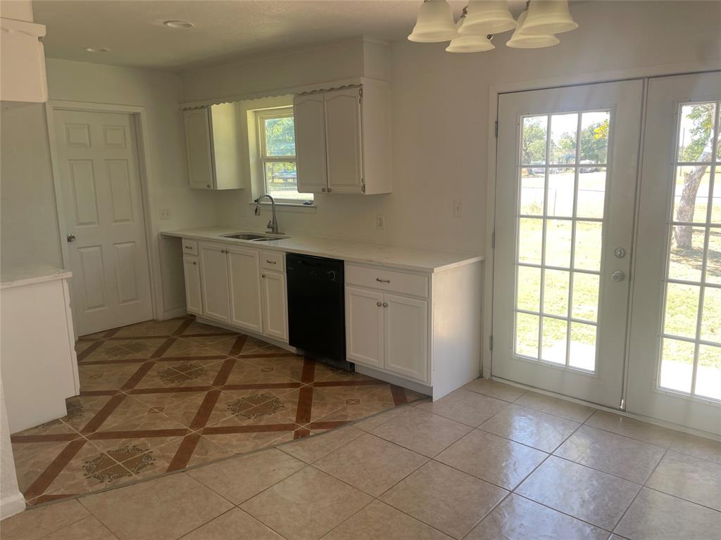306 S Old Caddo Avenue Property Photo 8
