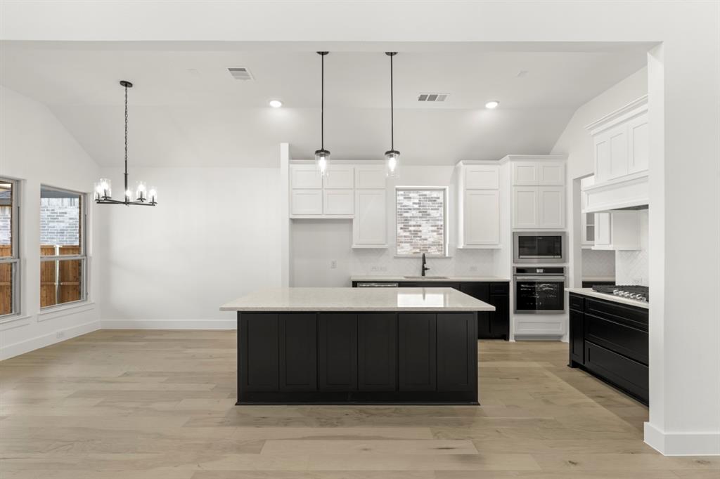 5513 Burford Property Photo 8