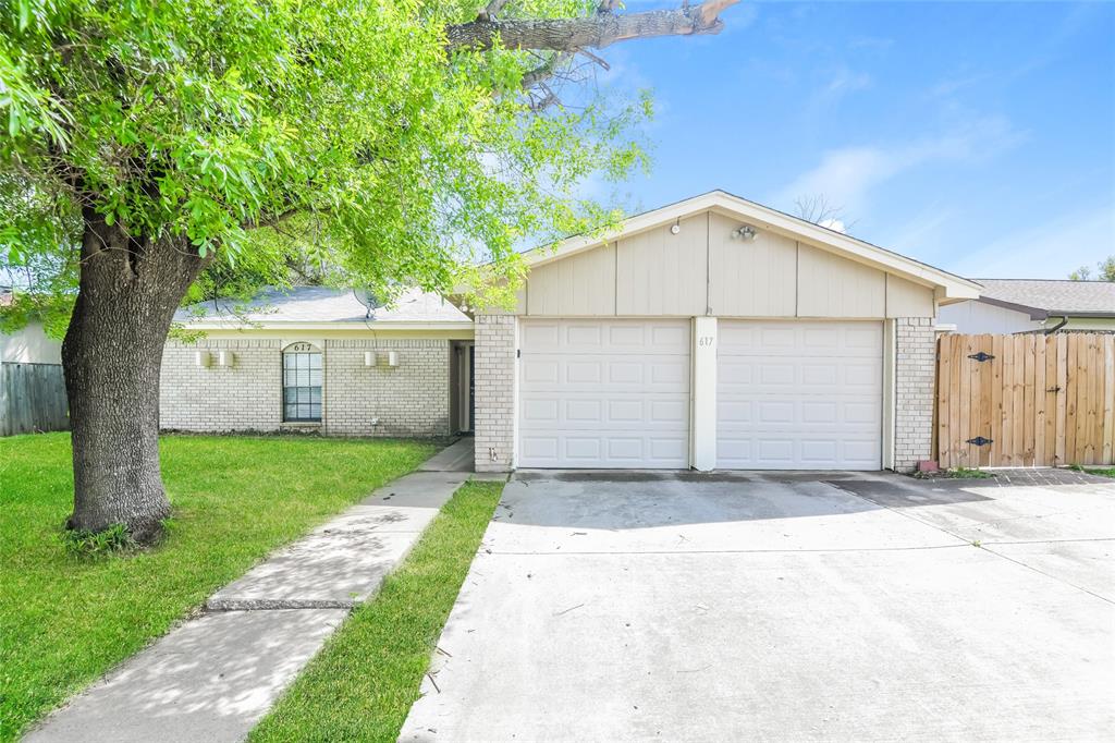 617 Park Center Boulevard Property Photo 1