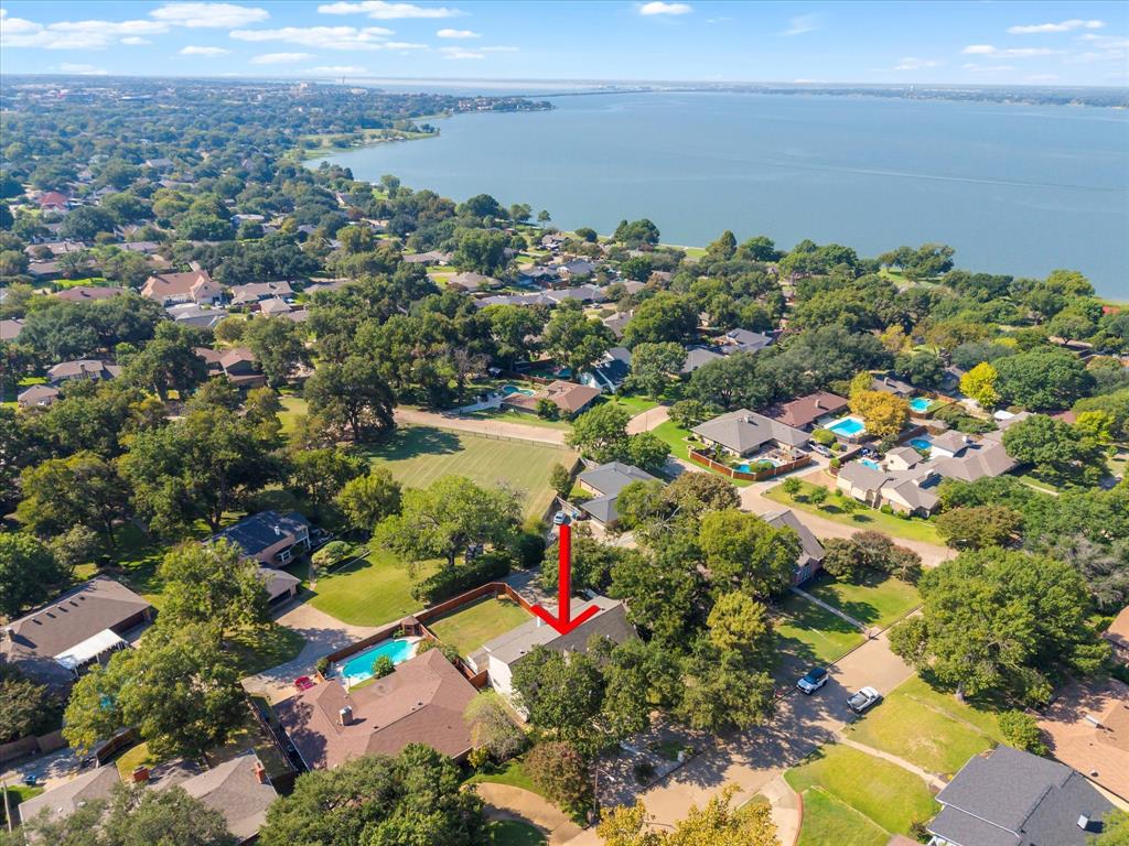 211 Rockbrook Drive Property Photo 3