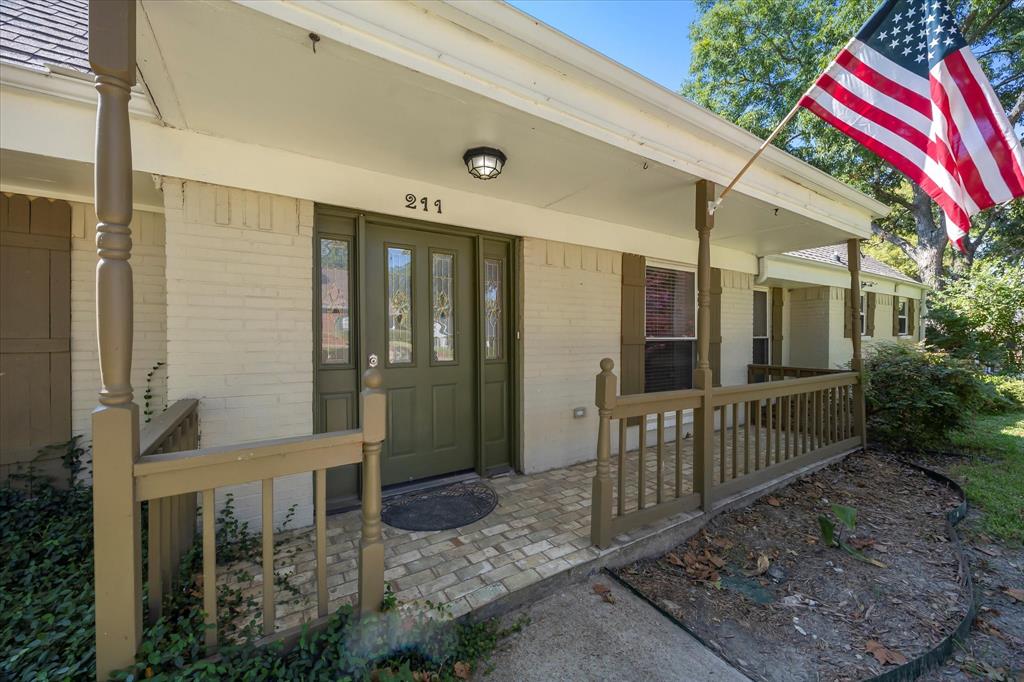 211 Rockbrook Drive Property Photo 4