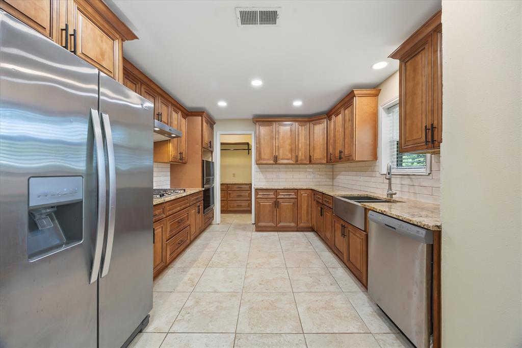 211 Rockbrook Drive Property Photo 9
