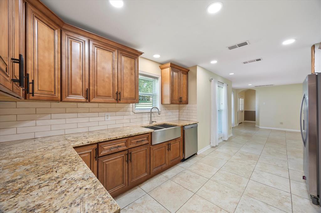 211 Rockbrook Drive Property Photo 11