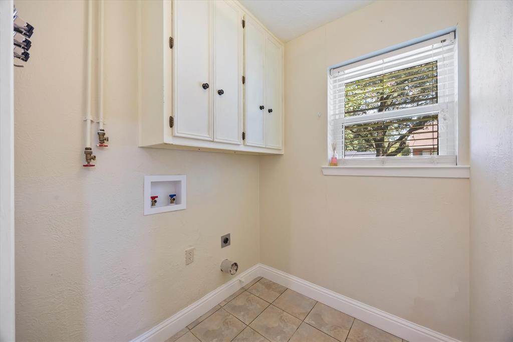 211 Rockbrook Drive Property Photo 13