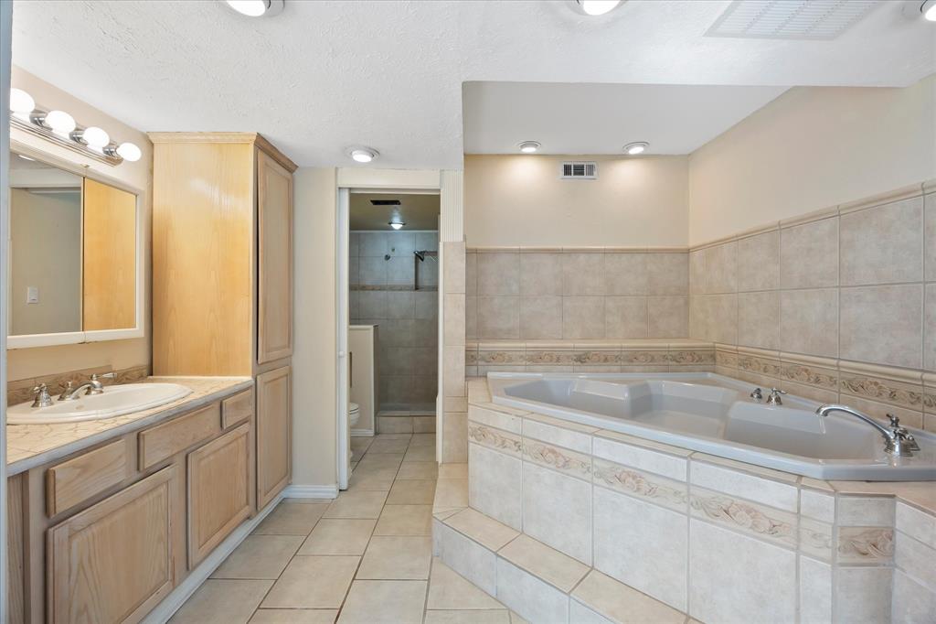 211 Rockbrook Drive Property Photo 20