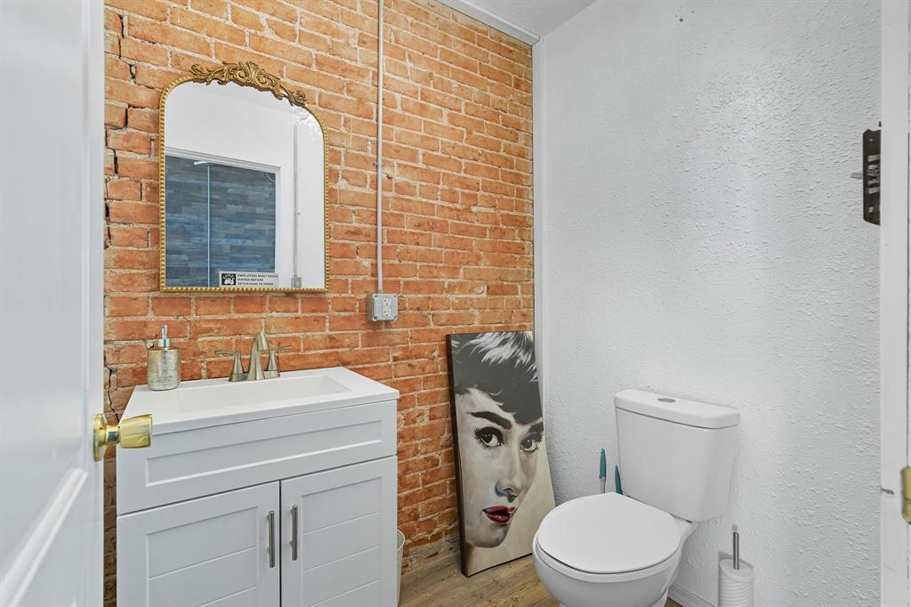 113 W 6th Street Property Photo 12