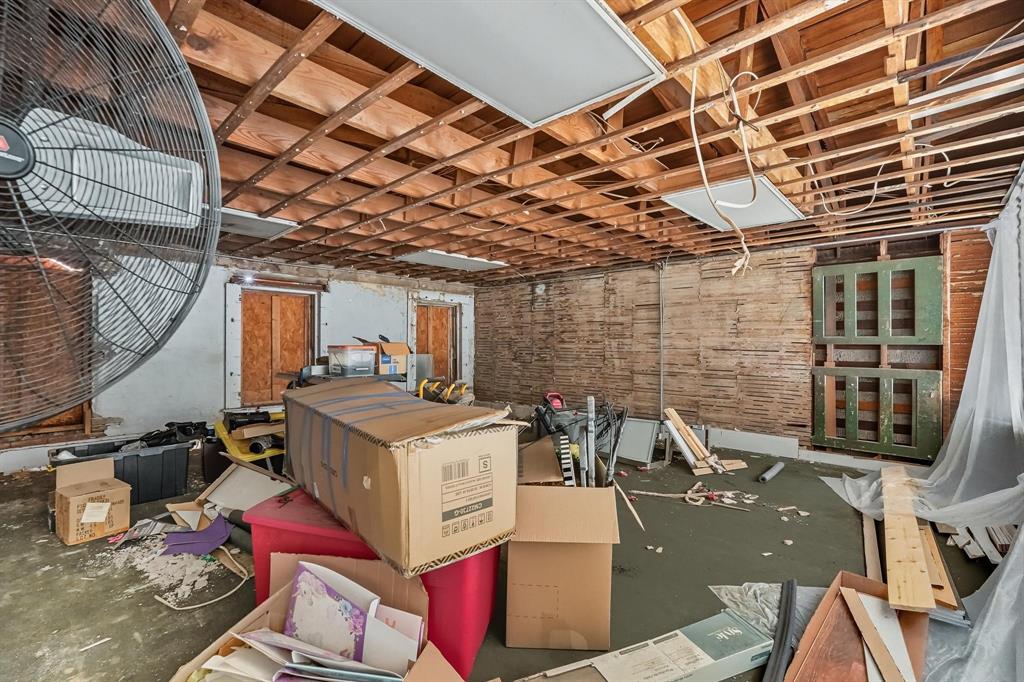 113 W 6th Street Property Photo 23