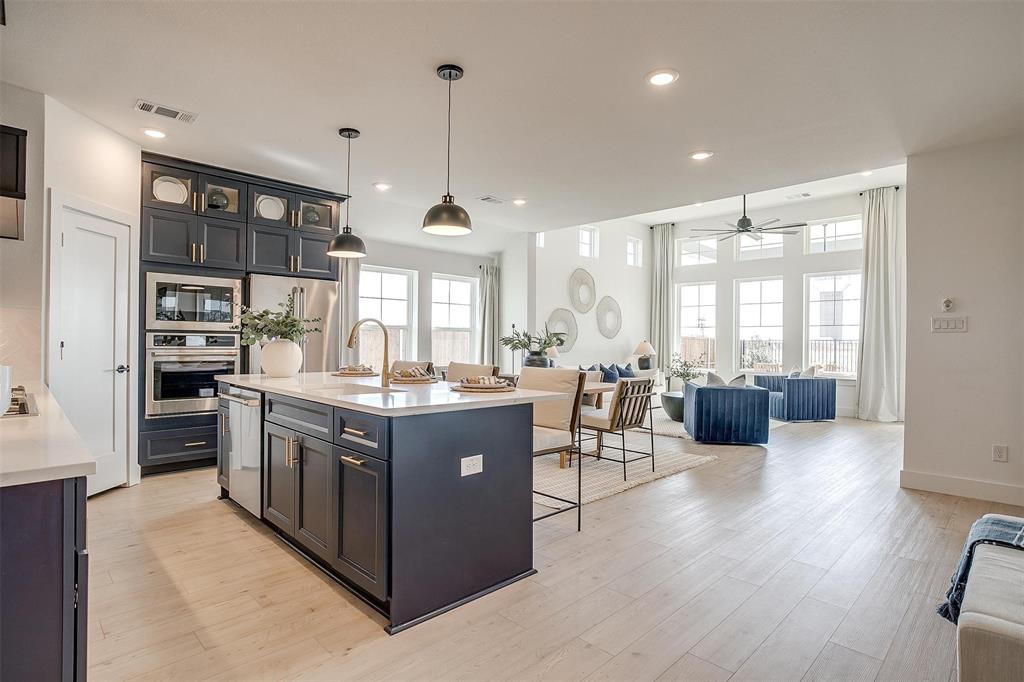 1027 Abigail Way Property Photo 2