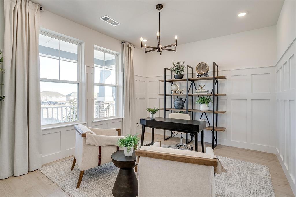 1027 Abigail Way Property Photo 3