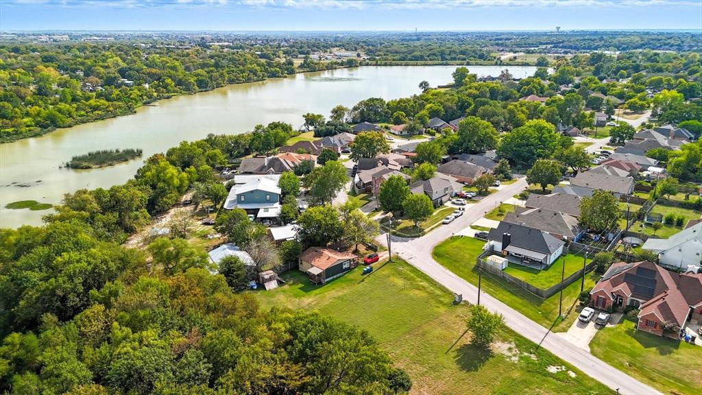 869 Lakeside Drive Property Photo 1